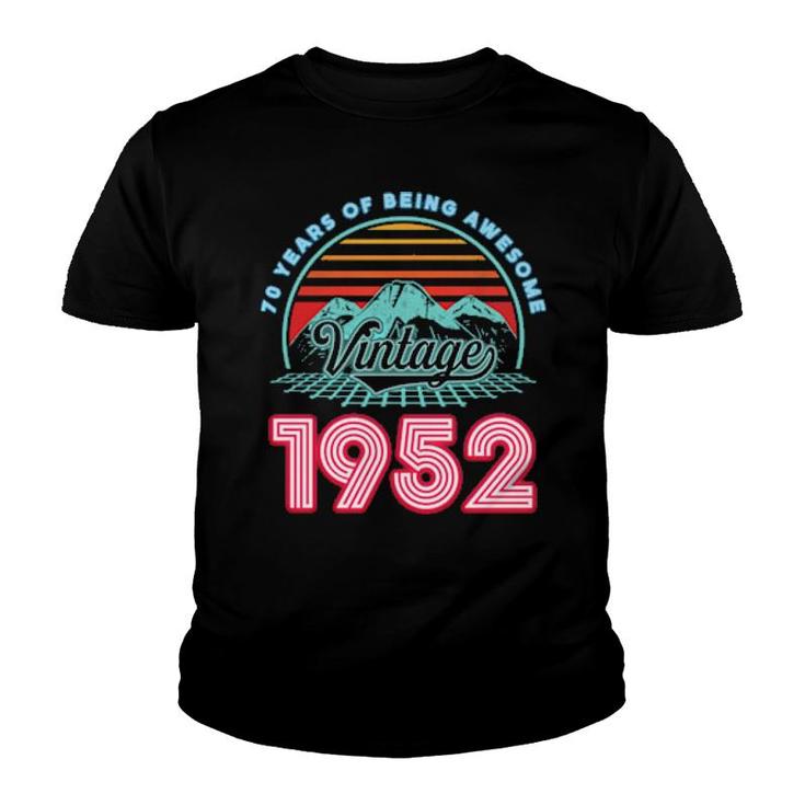 70 Years Old Retro 80S Style 70Th Birthday Born In 1952  Youth T-shirt