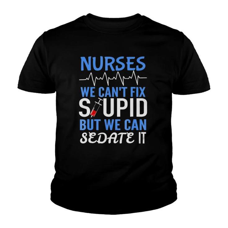 Funny Rn Gift For Nurses Cant Fix Stupid But Sedate Youth T-shirt