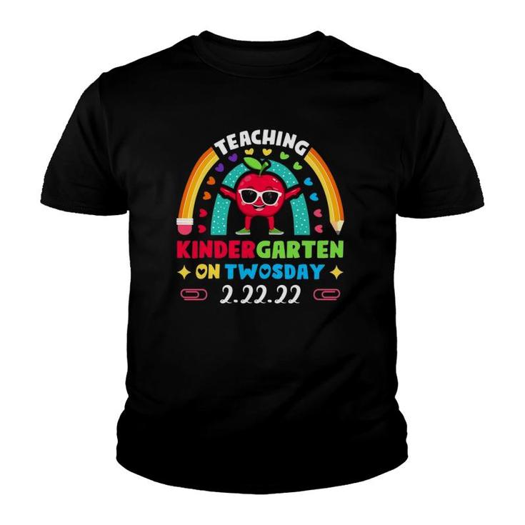 Funny Teacher Day Teaching Kindergarten 22222 Twosday 2022 Ver2 Youth T-shirt