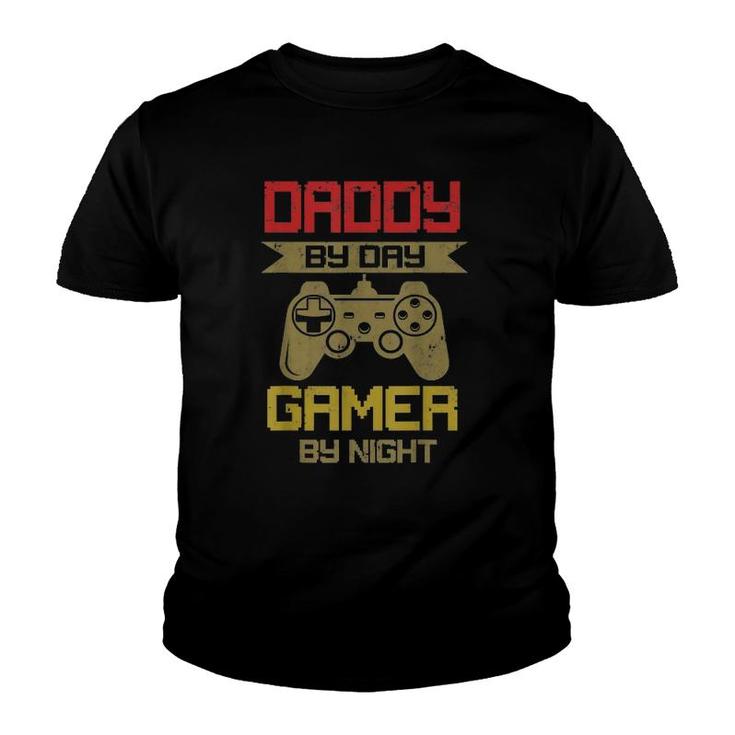 Gaming 365 Daddy By Day Gamer By Night Tee Funny Gift Youth T-shirt