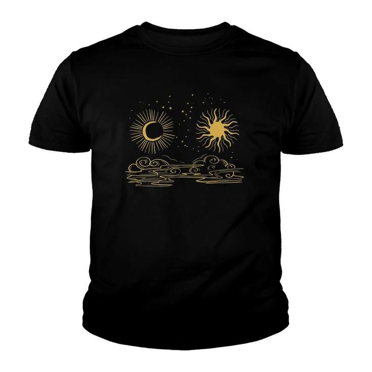 Minimal Sun Moon Clouds Cool Day Night Design Art Lover Gift  Youth T-shirt