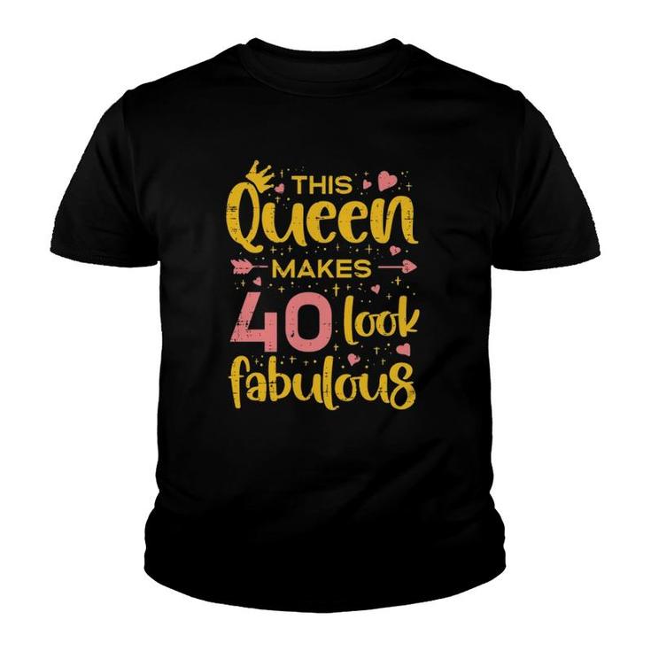 Queen Makes 40 Fabulous 1981 Happy 40Th Birthday Gift Women  Youth T-shirt