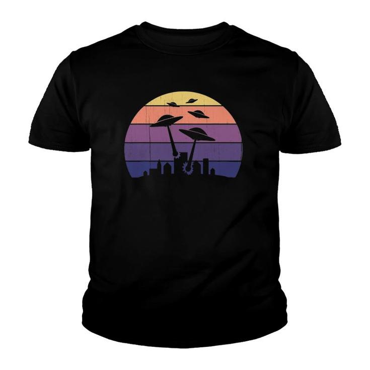 Retro Sunset Ufo - Cool Vintage Alien Sci Fi Flying Saucers Youth T-shirt