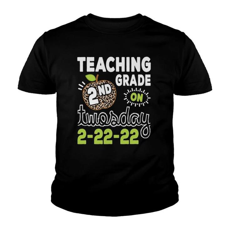 Teaching 2Nd Grade On Twosday 22222 Funny 2022 Teacher Youth T-shirt