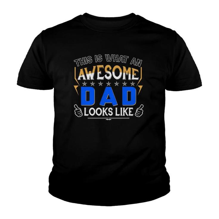 This Is What An Awesome Dad Looks Like Father's Day Dad Daddy Thumbs Up Sign Stars Youth T-shirt