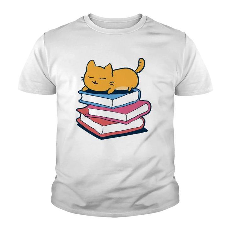 Cute Cat Sleeping On Book Bookworm Librarian Gift Youth T-shirt