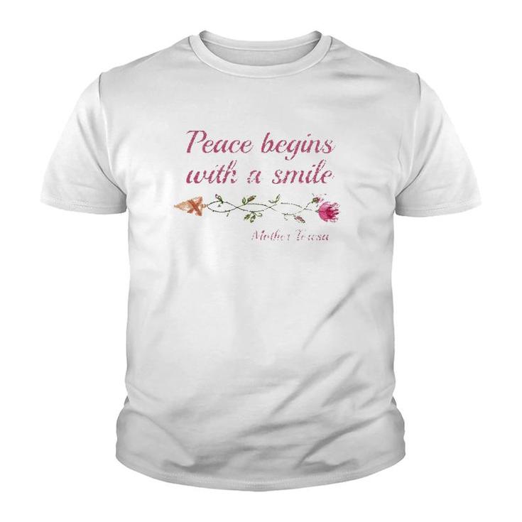Distressed Mother Teresa Quote Peace Beings With Smile Youth T-shirt