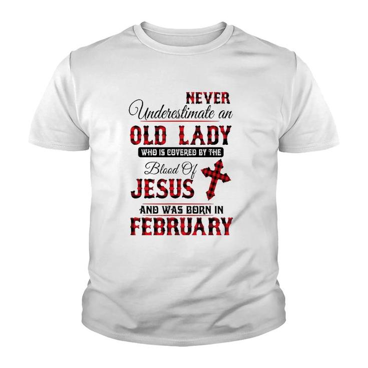 Never Underestimate An Old Lady Was Born In February Youth T-shirt