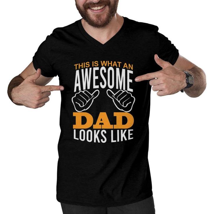 Awesome Best Dad Thumbs Up Proud Daddy Funny Father's Day Men V-Neck Tshirt