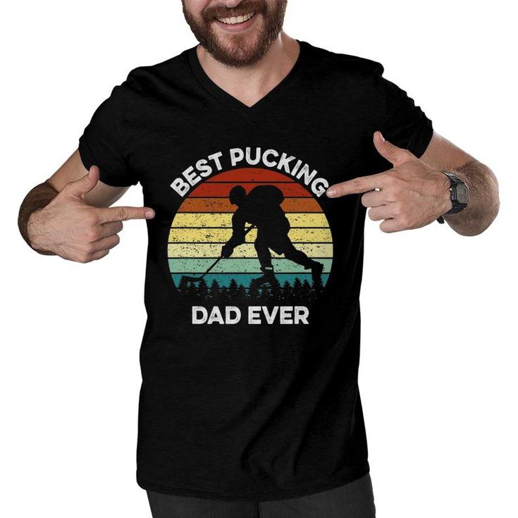 Best Pucking Dad Ever Funny Fathers Day Hockey Pun Men V-Neck Tshirt