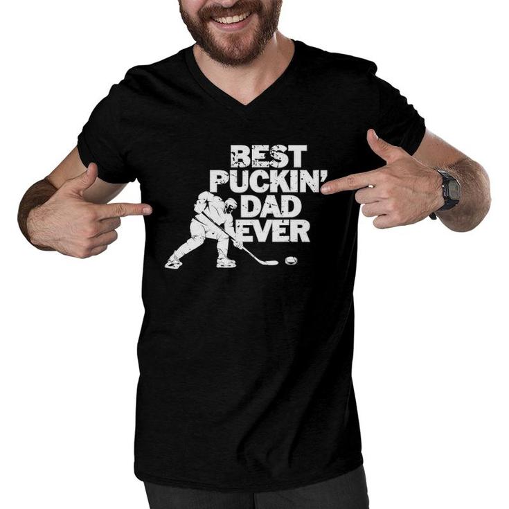 Best Puckin's Dad Ever  Cool Ice Hockey Gift For Father Men V-Neck Tshirt