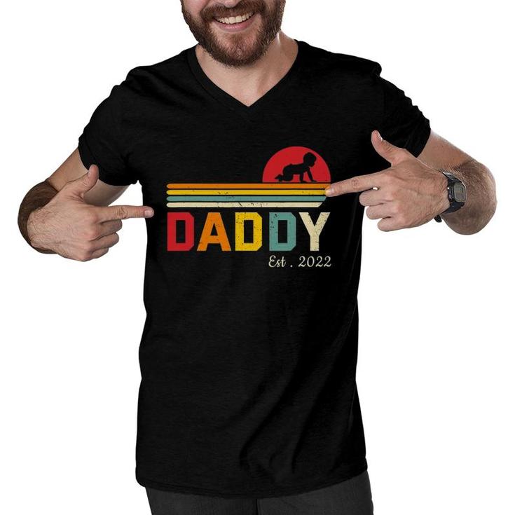 Dad Est 2022 First Time Father New Dad Expecting Daddy 2022 Ver2 Men V-Neck Tshirt