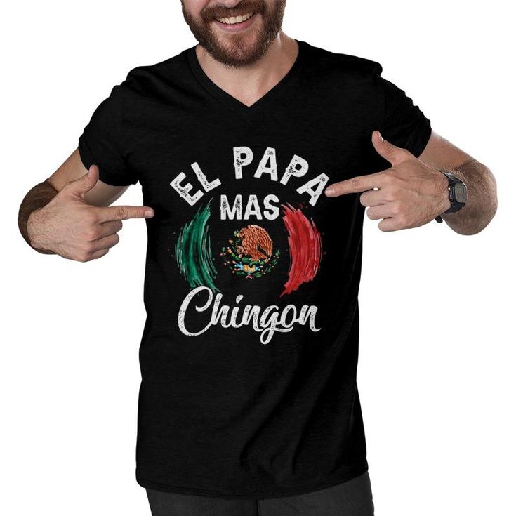 El Papa Mas Chingon Best Mexican Flag Dad Father's Day Men V-Neck Tshirt