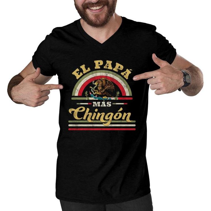 El Papa Mas Chingon Funny Mexican Flag Cool Dad Gift Regalo Men V-Neck Tshirt