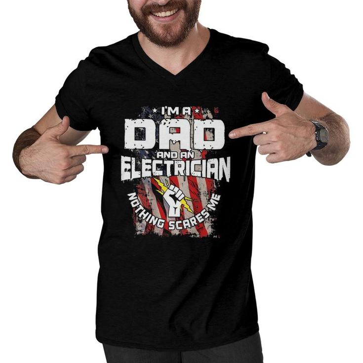 Electrician Funny I'm A Dad And An Electrician Nothing Scares Me American Flag Men V-Neck Tshirt
