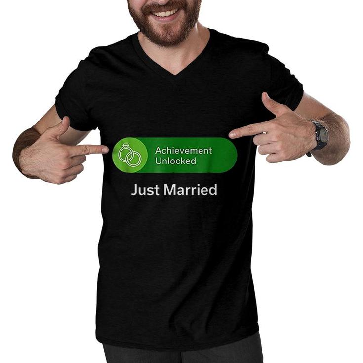 Funny Just Married  For Wedding Gift Video Gamer Men V-Neck Tshirt
