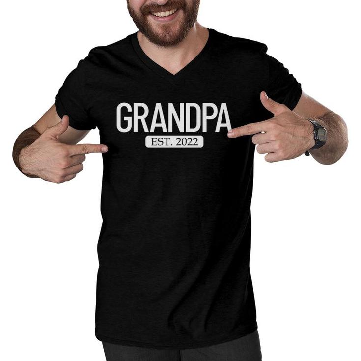 Grandpa Est 2022 New Grandparent 2022 Gift Grandpa Men V-Neck Tshirt