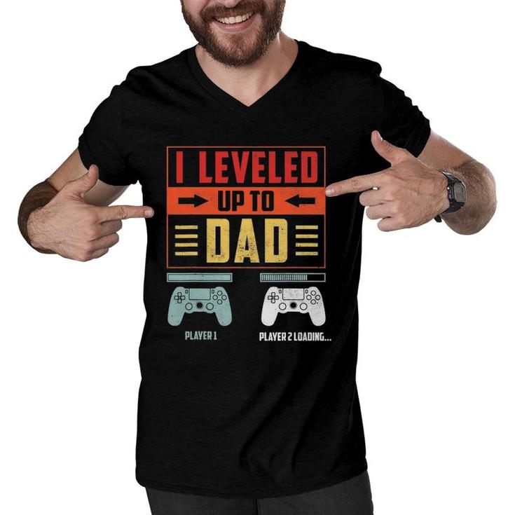 I Leveled Up To Dad 2022 Funny Soon To Be Dad Est 2022 Ver2 Men V-Neck Tshirt