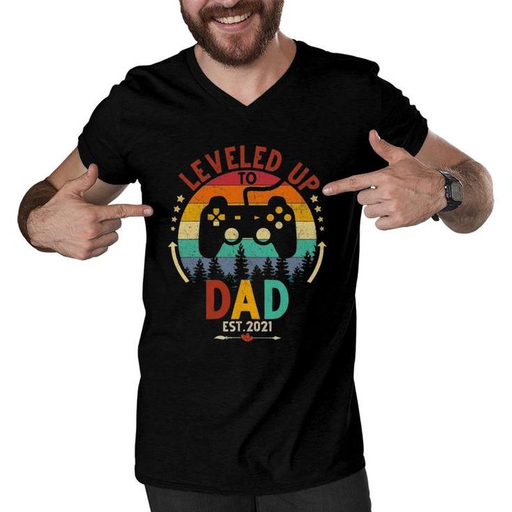 I Leveled Up To Dad Est 2021 Funny Video Gamer Gift Men V-Neck Tshirt