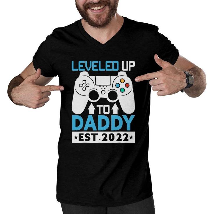 I Leveled Up To Daddy Est 2022 Funny Soon To Be Dad 2022 Ver2 Men V-Neck Tshirt