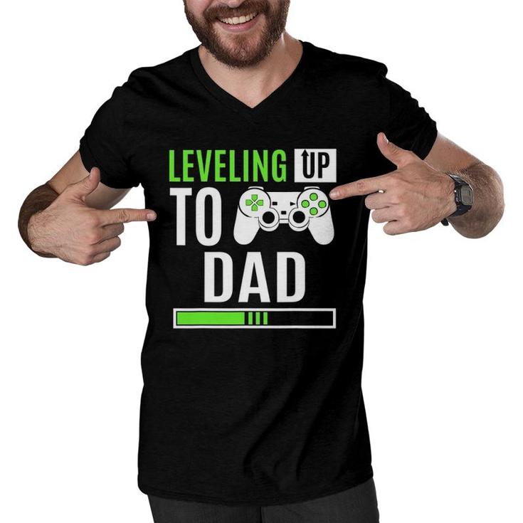 Leveling Up To Dad Gaming Baby Gender Reveal Announcement Men V-Neck Tshirt
