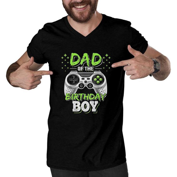 Mens Dad Of The Birthday Boy Matching Video Gamer Birthday Party Cute Men V-Neck Tshirt