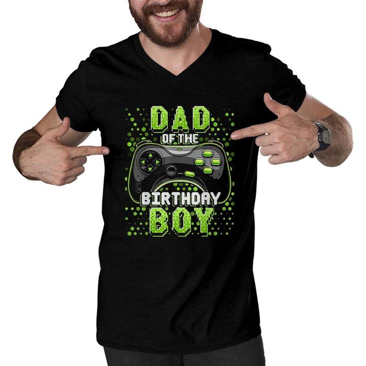 Mens Dad Of The Birthday Boy Matching Video Gamer Birthday Party Green Men V-Neck Tshirt