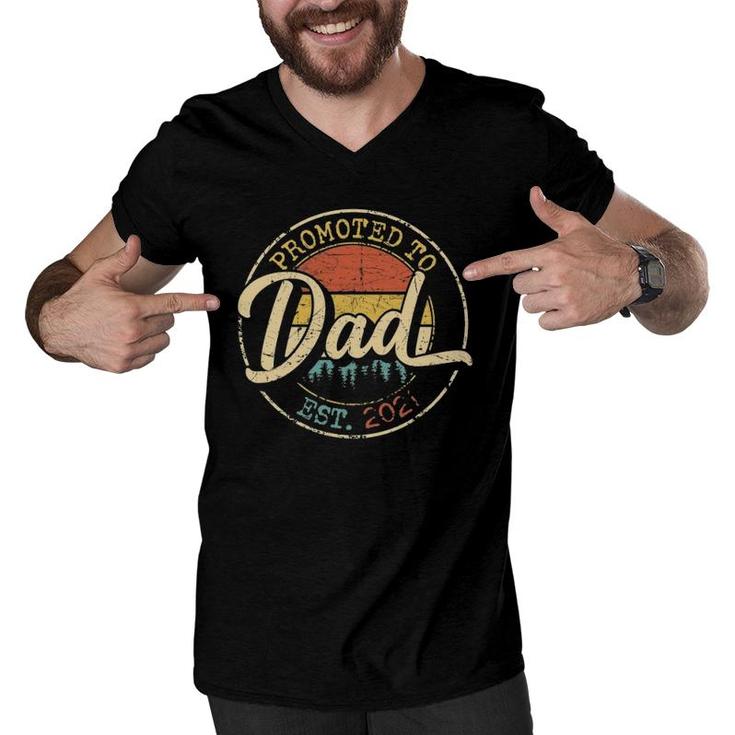 Mens Promoted To Dad Est 2021 Funny First Time New Dad Retro Men V-Neck Tshirt