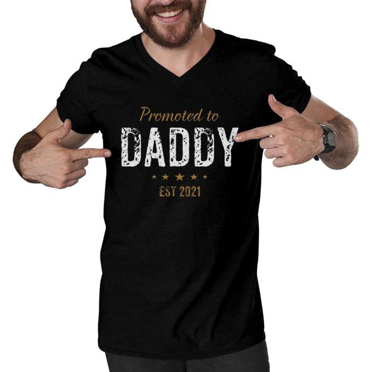 Mens Promoted To Daddy Est 2021 New Gift For Dad Men V-Neck Tshirt