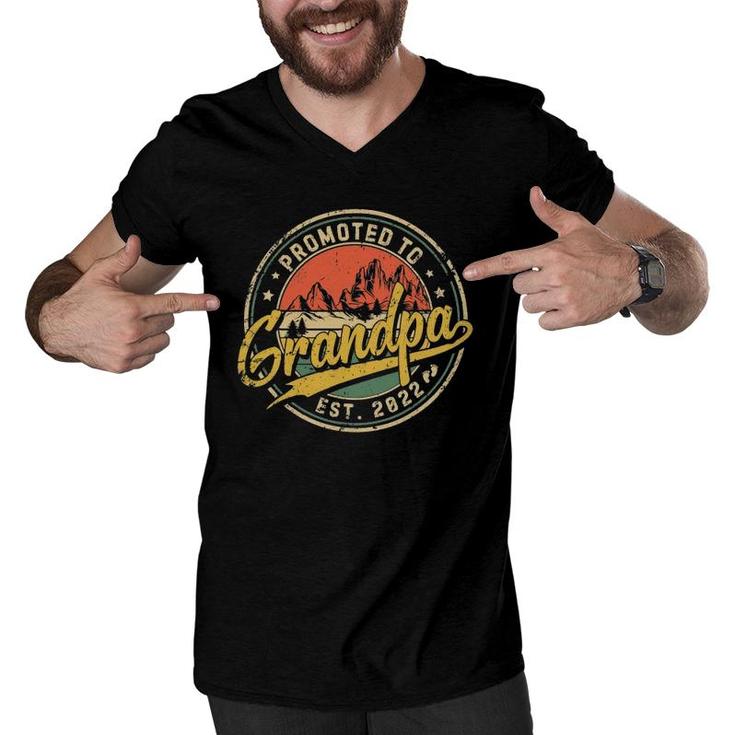 Mens Promoted To Grandpa Est 2022 Retro New Grandpa First Grandpa Men V-Neck Tshirt