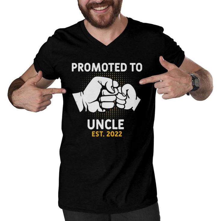 Mens Promoted To Uncle 2022 First Father's Day New Uncle Fist Bump Men V-Neck Tshirt