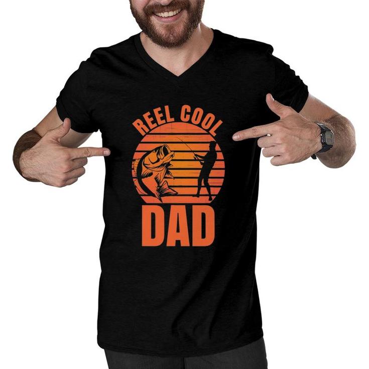 Mens Reel Cool Dad Fisherman Daddy Father's Day Fishing Men V-Neck Tshirt