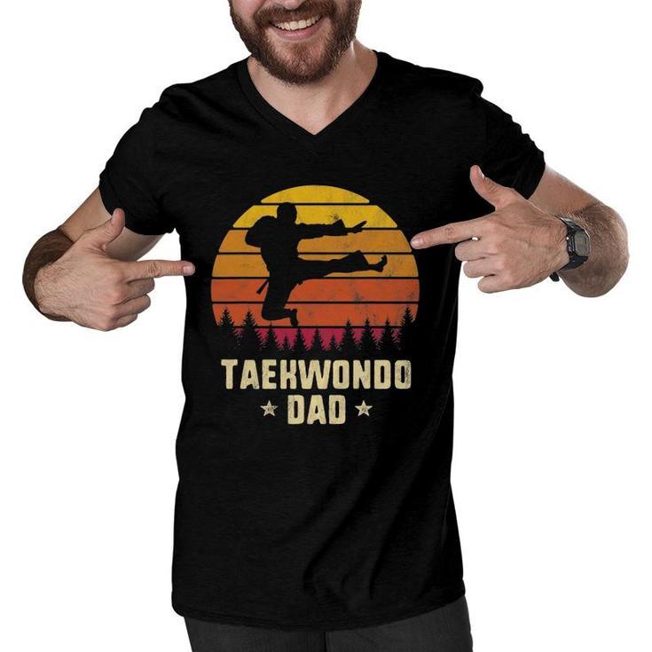 Mens Retro Vintage Taekwondo Dad Funny Martial Art Men V-Neck Tshirt