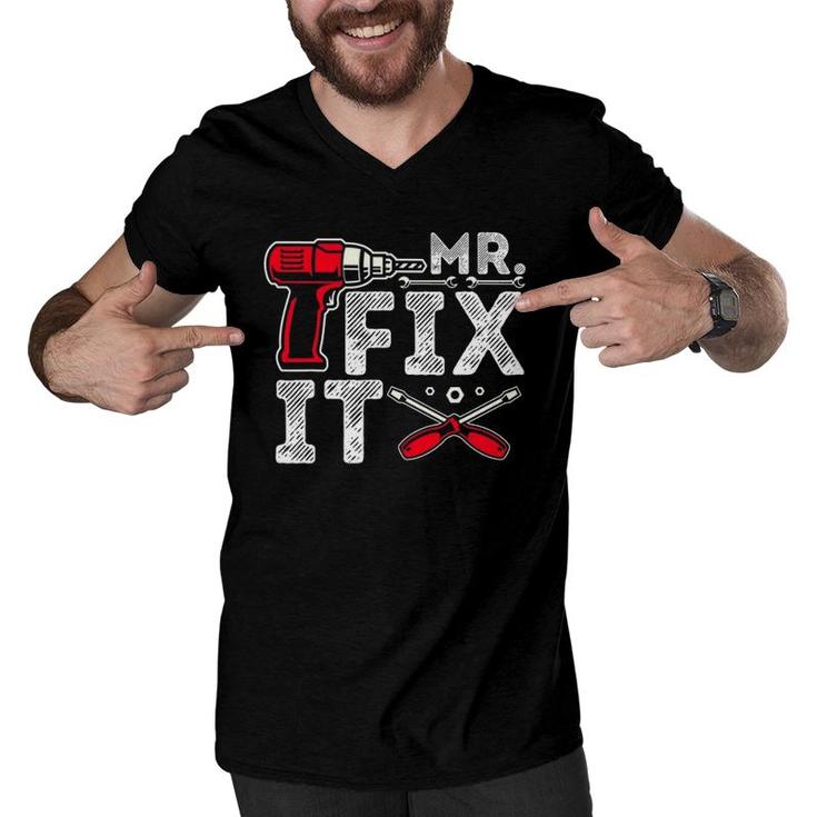 Mr Break It Mr Fix It Funny Dad & Son Matching Father's Day Men V-Neck Tshirt