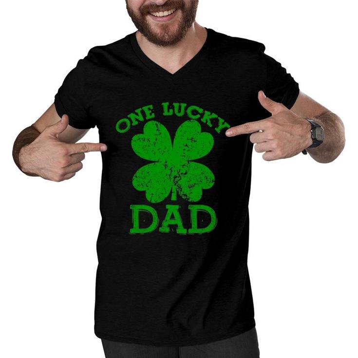 One Lucky Dad Vintage St Patricks Day Men Men V-Neck Tshirt