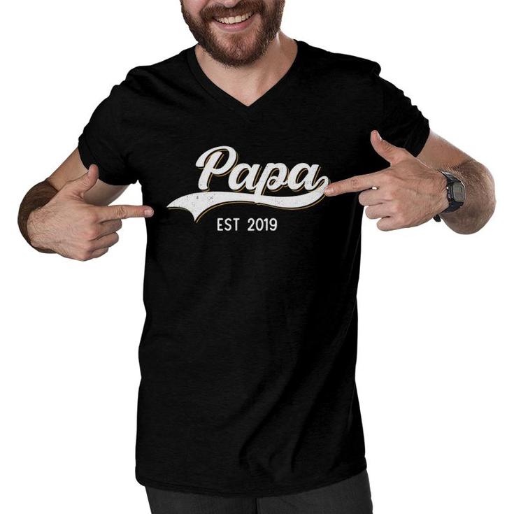 Papa Est 2019 Soon To Be Grandpa To Be Announcement Men V-Neck Tshirt