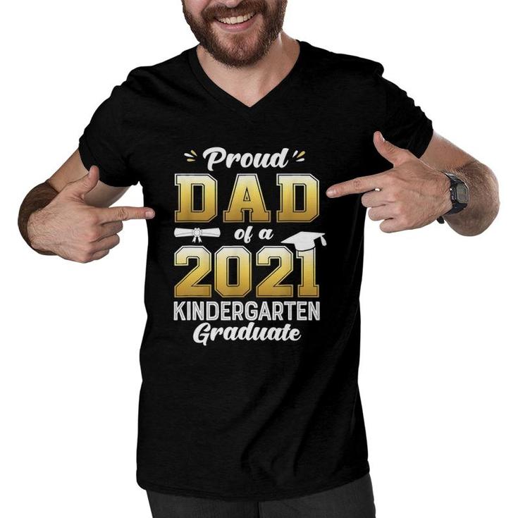 Proud Dad Of A 2021 Kindergarten Graduate Men V-Neck Tshirt