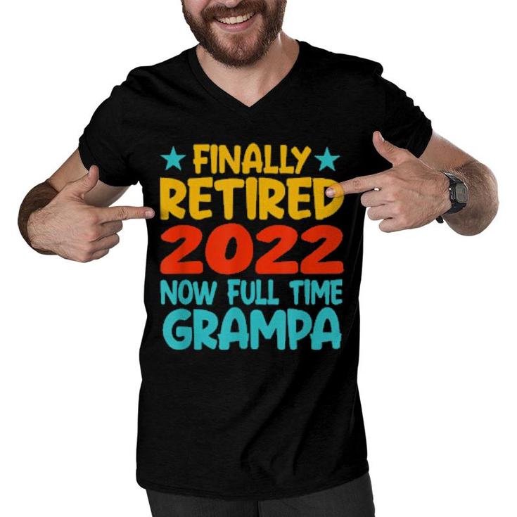 Retired Grampa 2022 Grandpa Retirement Party  Men V-Neck Tshirt