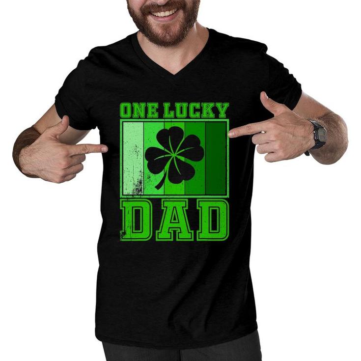 St Patrick's Day One Lucky Dad  Vintage Father Gift Men V-Neck Tshirt