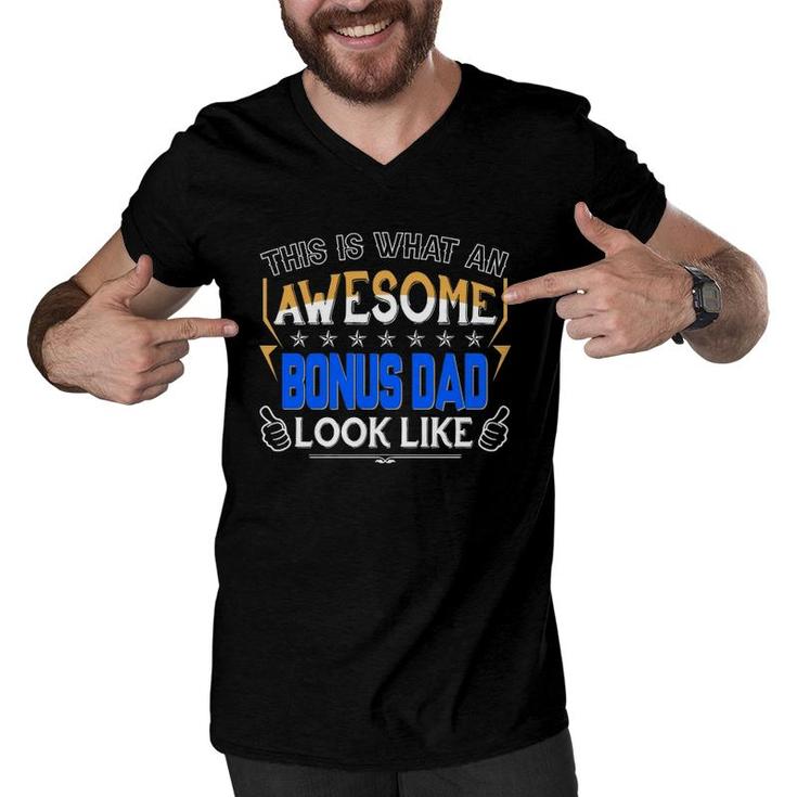 Stepdad This Is What An Awesome Bonus Dad Looks Like Thumbs Up For Father's Day Men V-Neck Tshirt