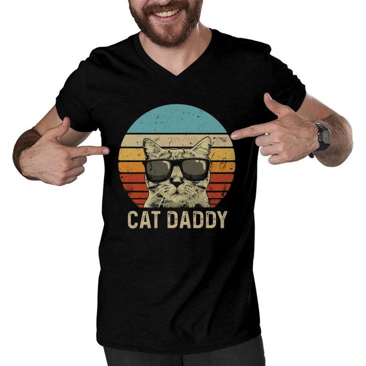 Vintage Cat Daddy  Funny Cat Lover Gift Cat Dad Fathers Men V-Neck Tshirt