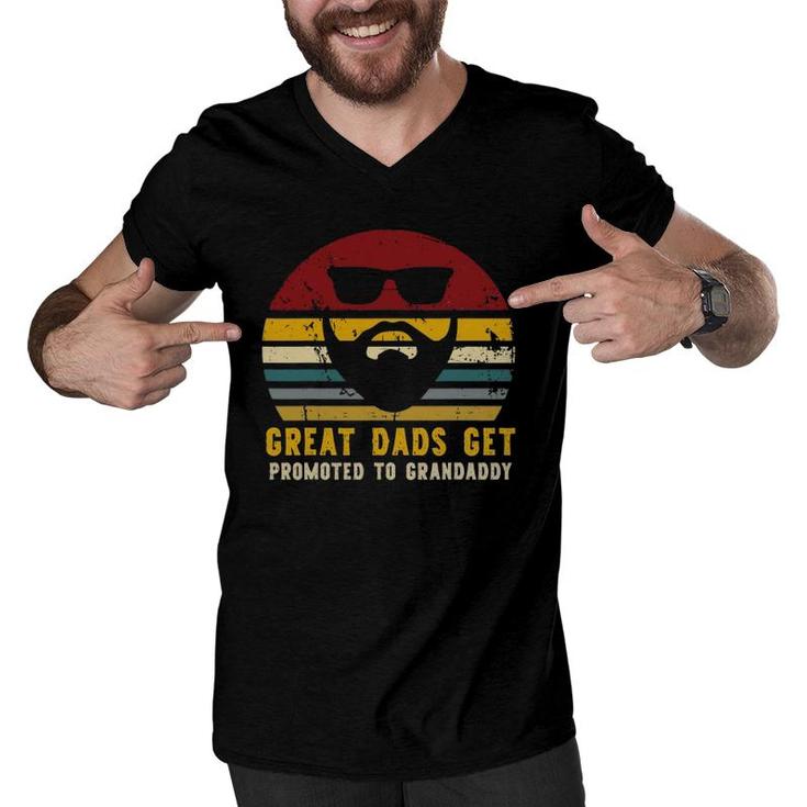 Vintage Great Dads Get Promoted To Grandaddy Rad Dads Men V-Neck Tshirt