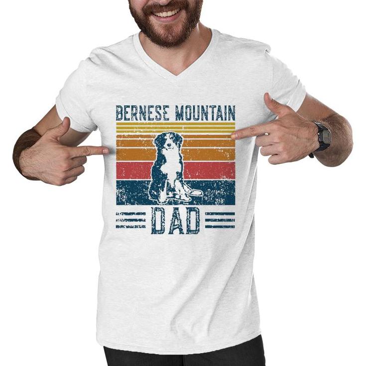 Dog Berner Dad - Vintage Bernese Mountain Dad Men V-Neck Tshirt