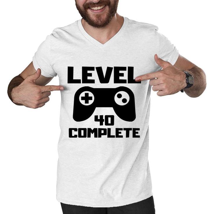 Level 40 Complete Happy 40Th Birthday Gift Idea Men V-Neck Tshirt