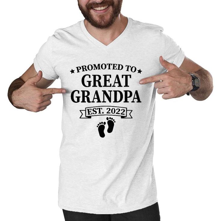 Mens Promoted To Great Grandpa Est 2022, Baby Announcement Gift Men V-Neck Tshirt