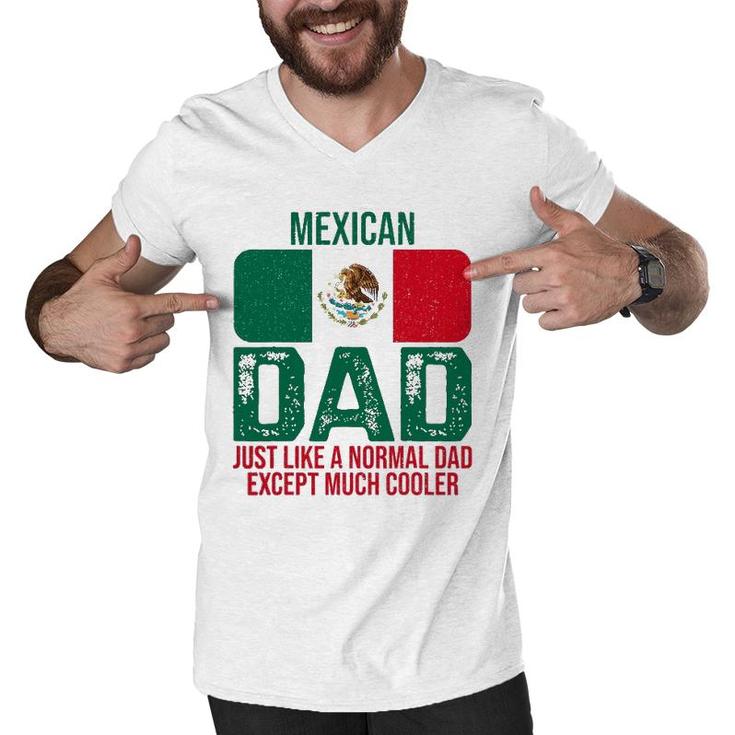 Mens Vintage Mexican Dad Mexico Flag Design For Father's Day Men V-Neck Tshirt