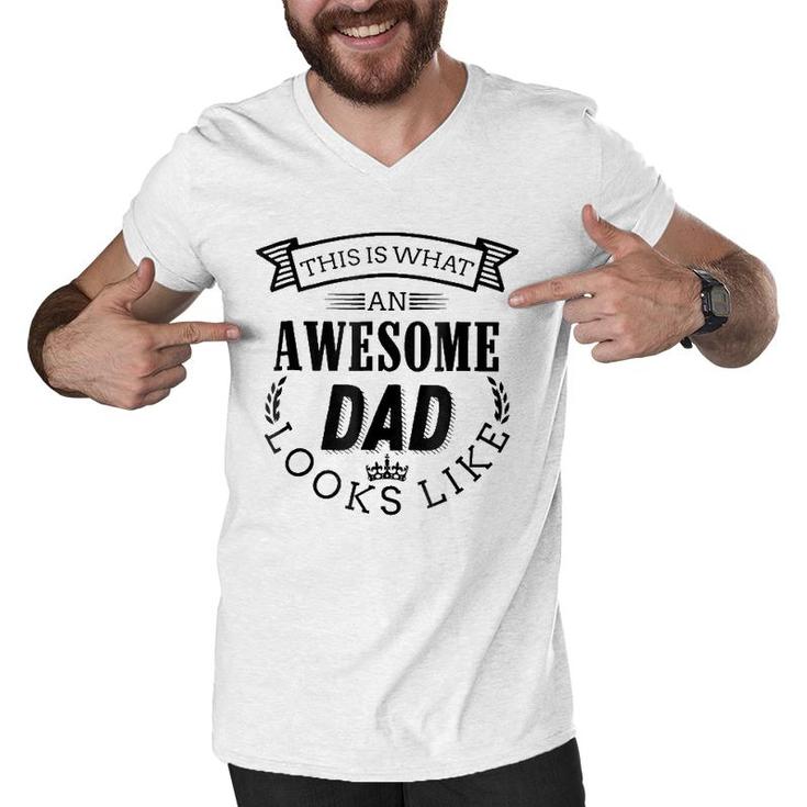 This Is What An Awesome Dad Looks Like Funny  Birthday Men V-Neck Tshirt