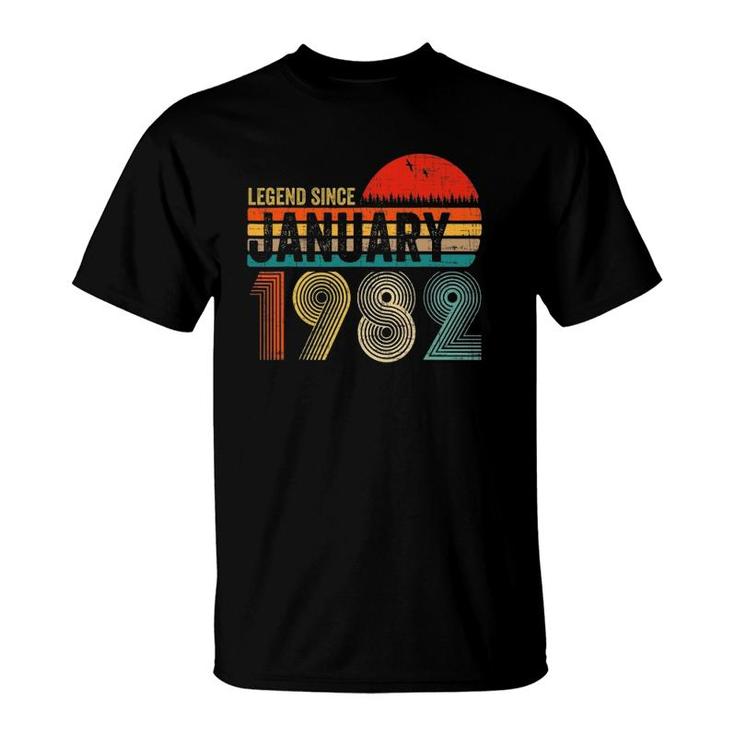 39 Years Old Retro Birthday Gift Legend Since January 1982 Ver2 T-Shirt