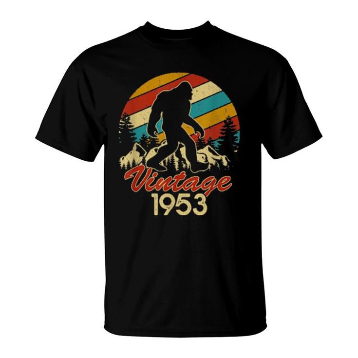 Mens Bigfoot Born In 1953 Birthday Vintage Sasquatch Made In 1953 T-Shirt