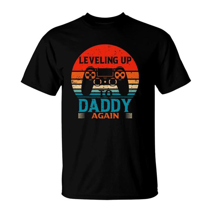 Mens Funny Leveling Up To Daddy Again Father's Day Vintage T-Shirt